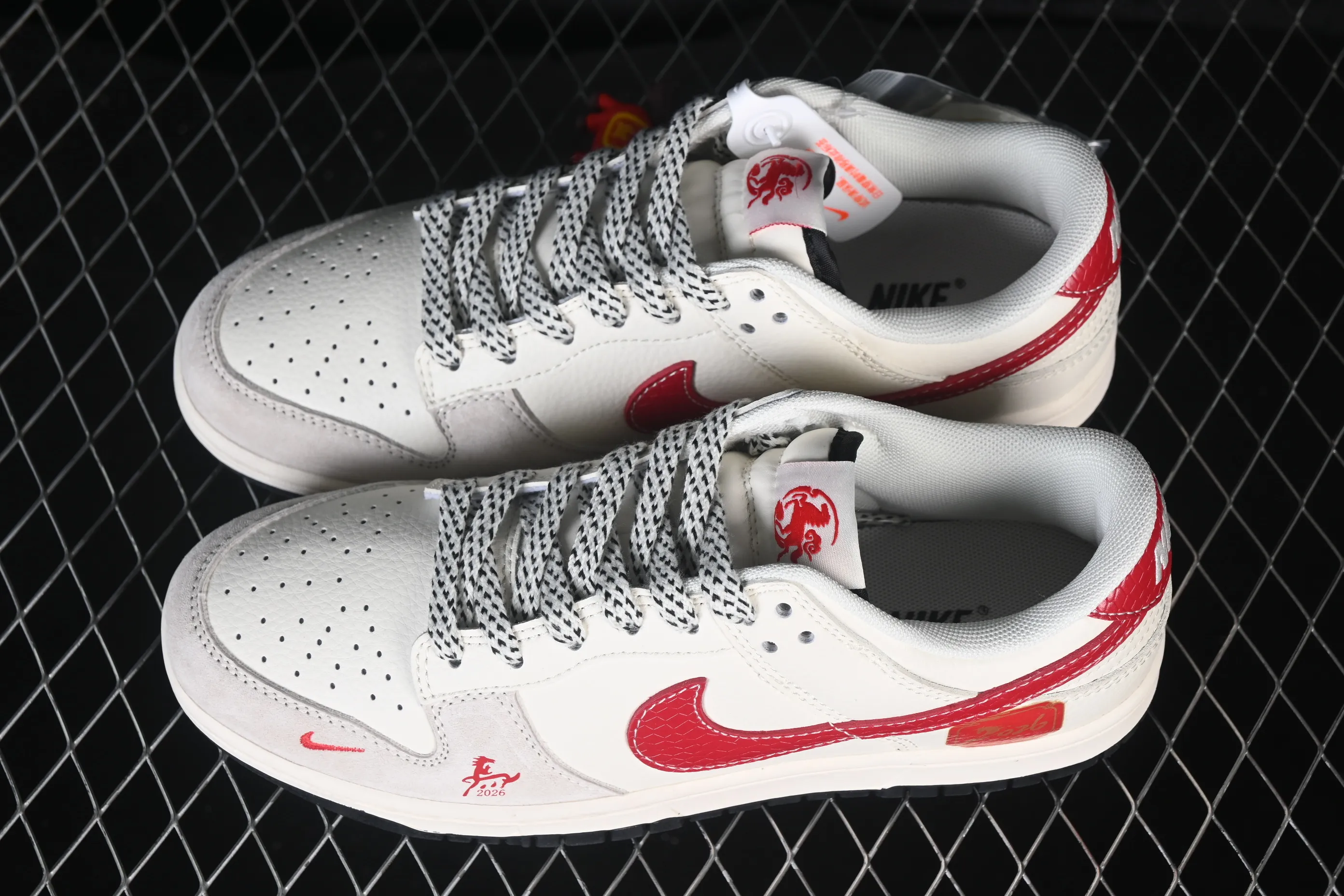 All categories Nk SB Dunk Series Nk SB Dunk Low High-end customized low-top sneakers Nike SB Dunk Low Limited to the Year of the Horse Dragon and Horse Spirit Anniversary high-end customized low-top casual sneakers XX8930-030